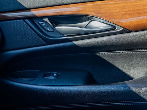 Used 2020 Cadillac Escalade ESV Premium Luxury image 25