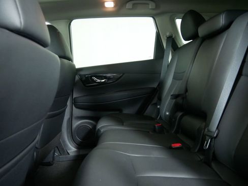 Used 2020 Nissan Rogue SL w/ Premium Package AWD/4WD image 16