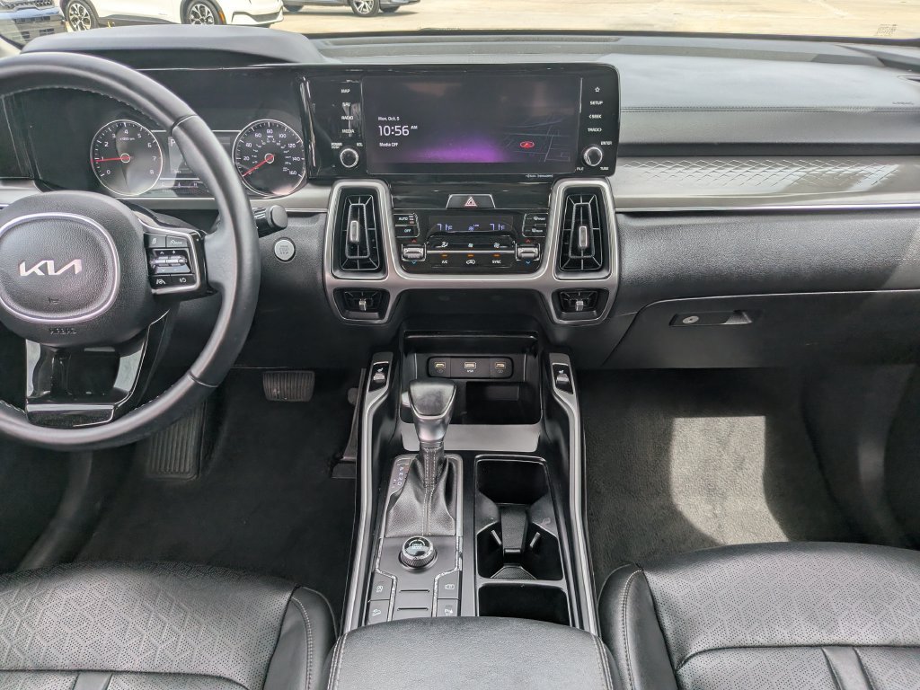 Used 2022 Kia Sorento S w/ Panoramic Sunroof Package FWD image 16