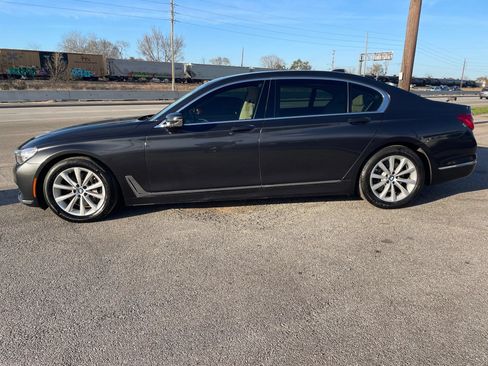Used 2018 BMW 740i RWD image 2