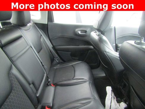 Used 2018 Jeep Compass Latitude w/ Popular Equipment Group AWD/4WD image 12