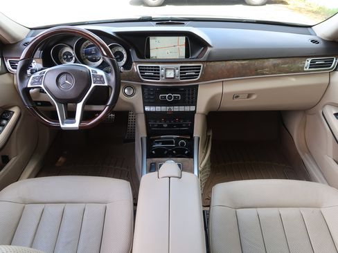 Used 2014 Mercedes-Benz E 550 4MATIC Sedan image 11