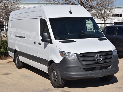 Used 2025 Mercedes-Benz Sprinter 2500 image 4