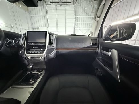 Used 2016 Toyota Land Cruiser image 52