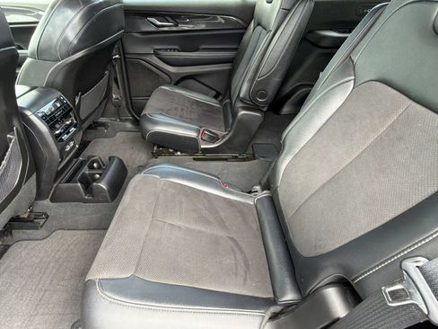 Used 2023 Jeep Grand Cherokee L Laredo RWD image 25