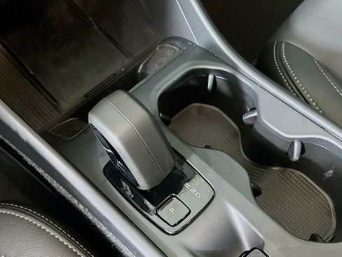 Used 2025 Volvo XC40 B5 Core image 25