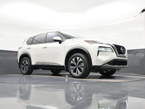 Certified 2023 Nissan Rogue SV FWD image 16