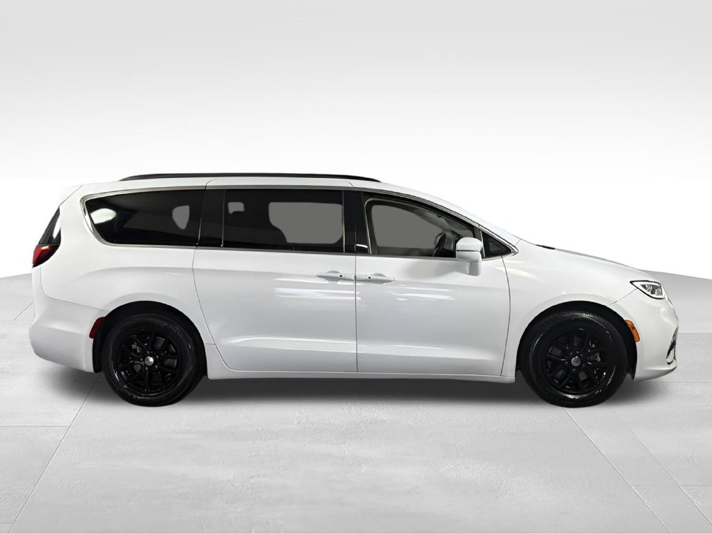 Used 2022 Chrysler Pacifica Touring-L FWD image 12