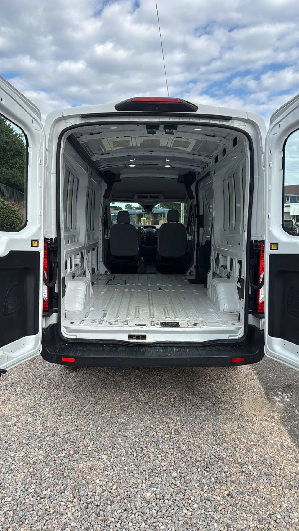 Used 2018 Ford Transit 350 148 Medium Roof RWD image 9