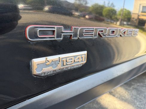 Used 2016 Jeep Cherokee 75th Anniversary FWD image 8