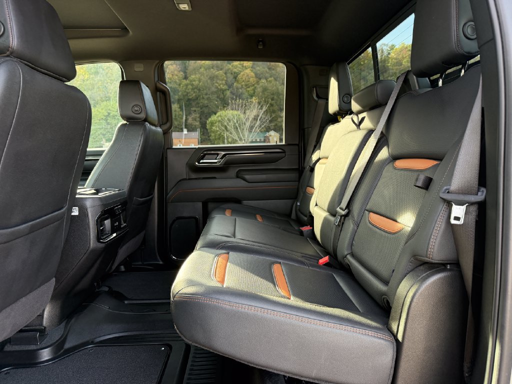 Used 2025 GMC Sierra 2500 AT4 w/ AT4 Preferred Package AWD/4WD image 36