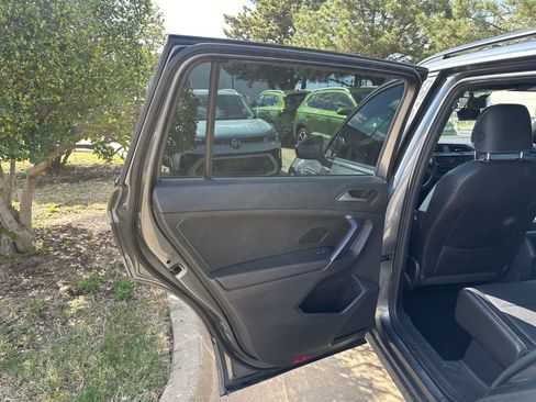 Used 2021 Volkswagen Tiguan SE image 13