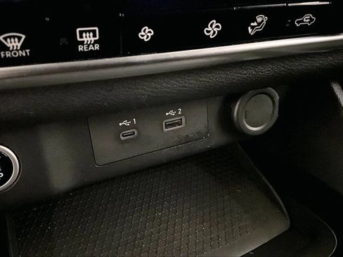 Used 2023 Nissan Rogue SV image 31