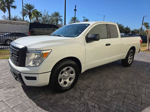 Used 2022 Nissan Titan S image 8