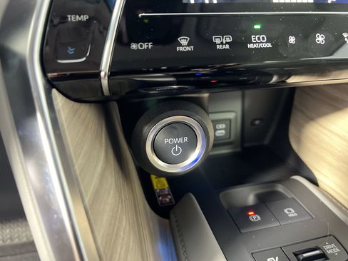 New 2024 Toyota Venza Limited image 24