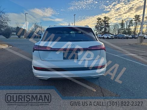 Used 2022 Audi e-tron Premium w/ Towing Package image 7