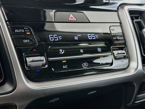 Used 2023 Kia Sorento S w/ Panoramic Sunroof Package AWD/4WD image 24