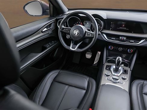 Used 2023 Alfa Romeo Stelvio Ti image 29