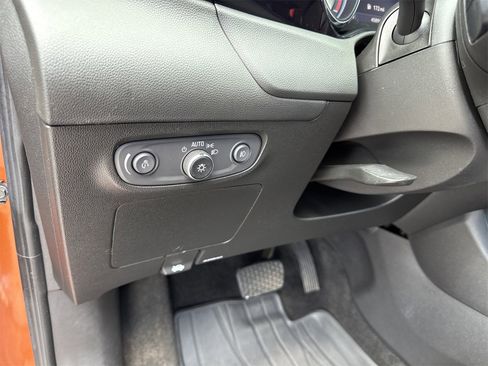 Used 2022 Buick Encore GX Select image 16