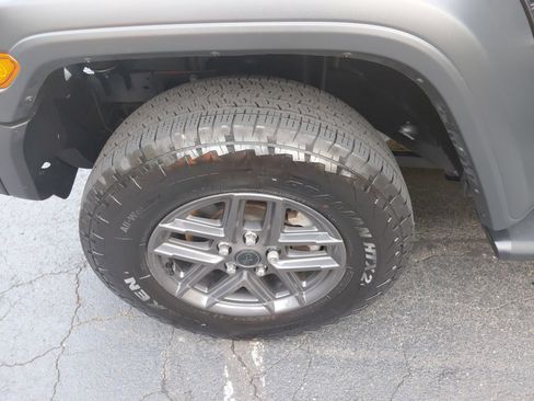 Used 2025 Jeep Wrangler Unlimited Sport AWD/4WD image 24