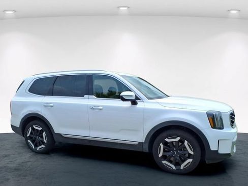 Used 2025 Kia Telluride S FWD image 4