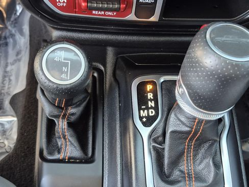 Used 2023 Jeep Gladiator Mojave AWD/4WD image 31