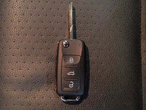 Used 2017 Volkswagen Jetta SE FWD image 32