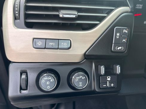 Used 2018 GMC Yukon Denali w/ Open Road Package AWD/4WD image 15