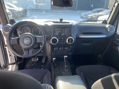 Used 2013 Jeep Wrangler Unlimited Sahara image 25