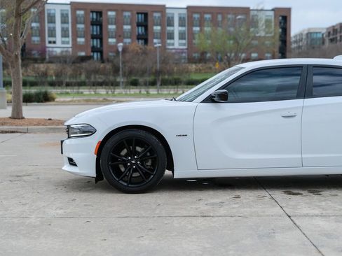 Used 2017 Dodge Charger R/T w/ Blacktop Package image 11