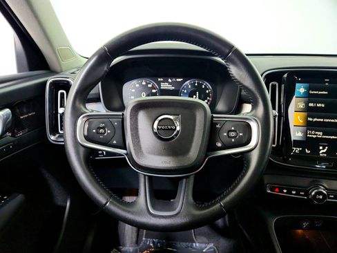 Used 2021 Volvo XC40 T5 Momentum image 16