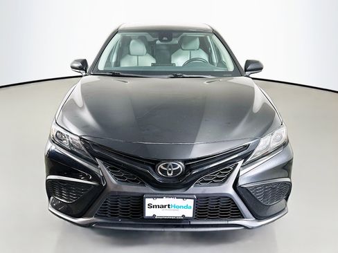 Used 2021 Toyota Camry SE FWD image 2