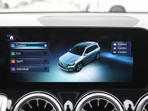 Certified 2025 Mercedes-Benz GLB 250 image 22