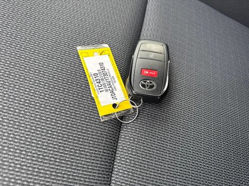 Used 2026 Toyota Prius LE FWD image 23