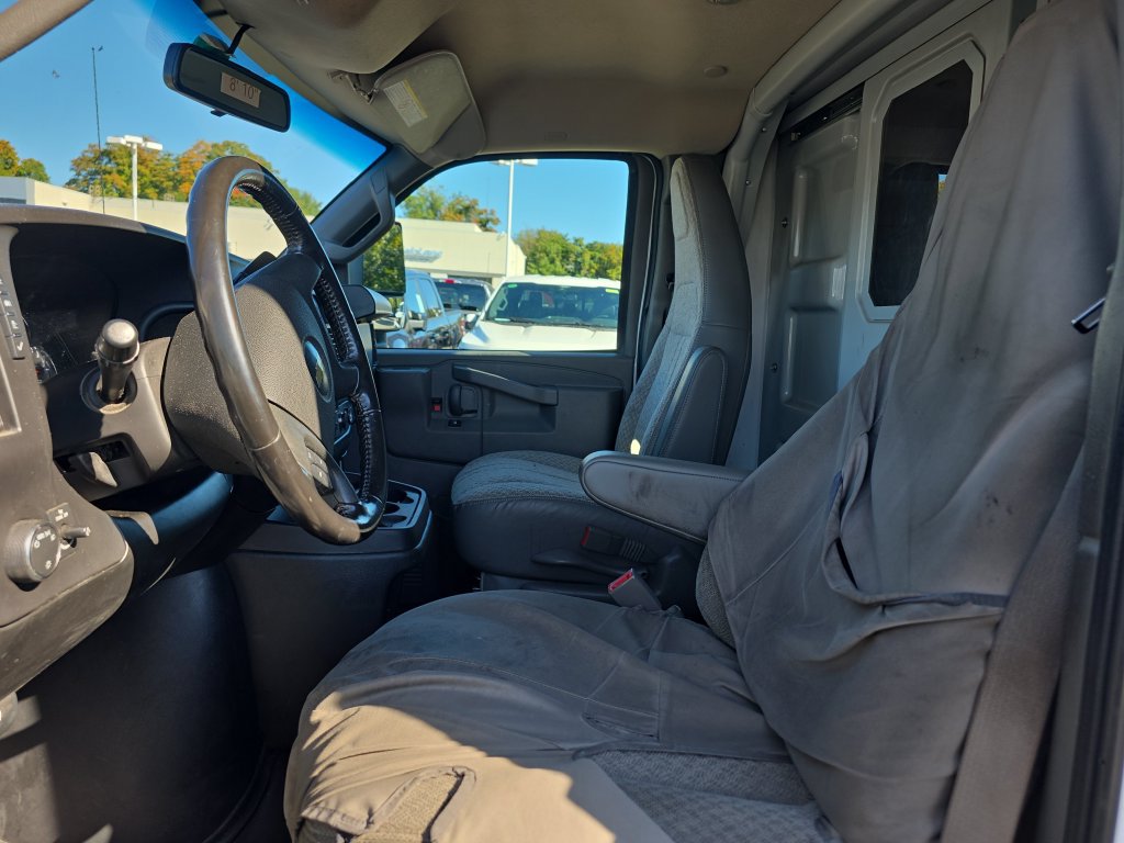 Used 2022 Chevrolet Express 3500 w/ Power Convenience Package RWD image 23