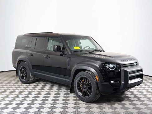 Used 2023 Land Rover Defender 130 SE image 3