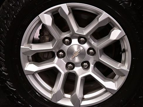 Used 2022 Chevrolet Silverado 1500 LT AWD/4WD image 9