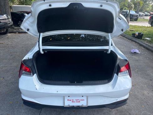 Used 2023 Hyundai Elantra SEL FWD image 19