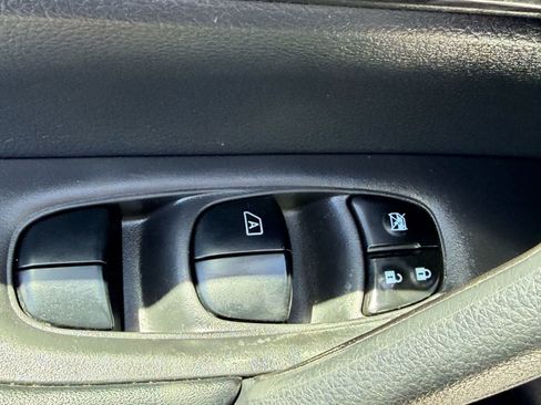 Used 2020 Nissan Rogue SV AWD/4WD image 9