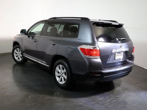 Used 2012 Toyota Highlander SE w/ Tow Pkg AWD/4WD image 2