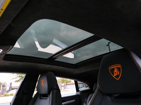 Used 2020 Lamborghini Urus image 5