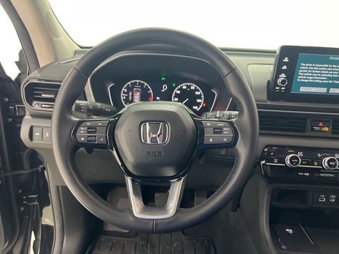 Used 2025 Honda Pilot EX-L image 10