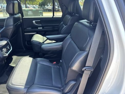 Used 2025 Ford Expedition Platinum w/ Stealth Appearance Package AWD/4WD image 19