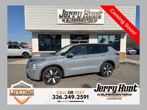 Used 2025 Mitsubishi Outlander SEL image 1