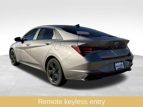 Used 2021 Hyundai Elantra SEL w/ Convenience Package image 6
