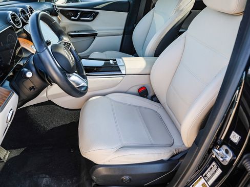 Used 2024 Mercedes-Benz GLC 300 4MATIC image 9