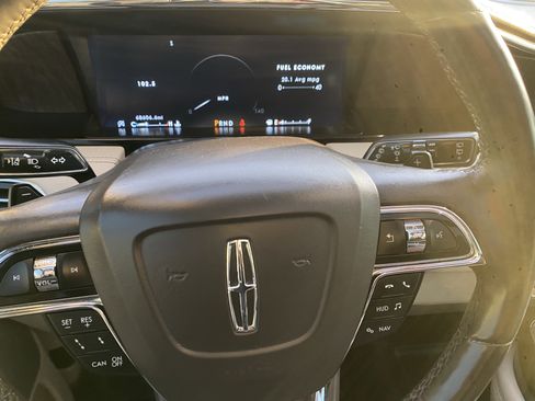 Used 2020 Lincoln Navigator Reserve w/ Luxury Package image 17