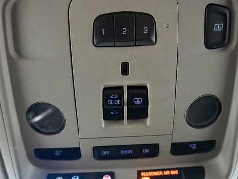 Used 2013 Cadillac XTS Premium image 23