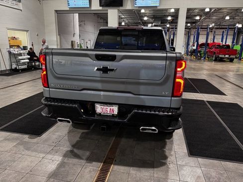 Used 2025 Chevrolet Silverado 1500 LT Trail Boss w/ Convenience Package II image 3