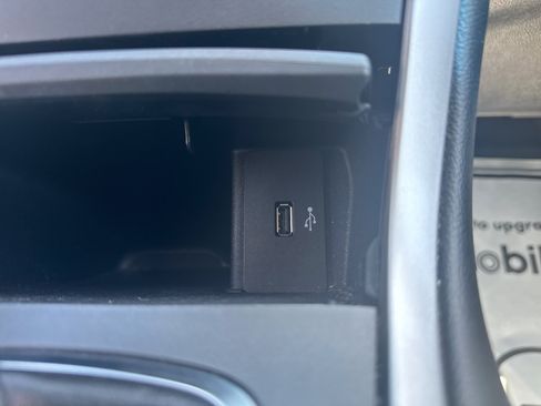 Used 2018 Ford Edge SEL w/ Ford Safe & Smart Package FWD image 21